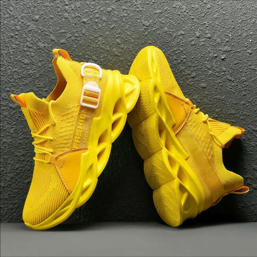 Men’s and women’s tennis shoes